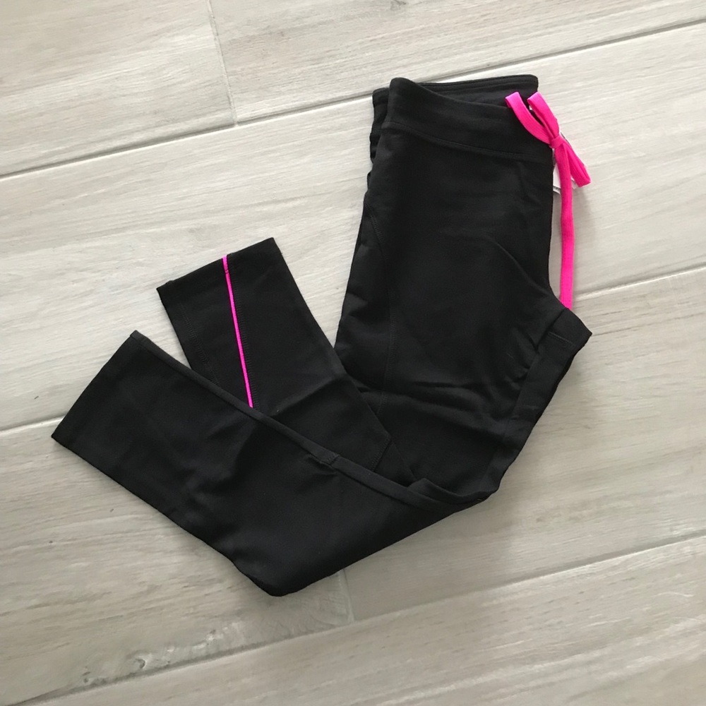 NWT Forever 21 Black & Hot Pink Capri Leggings